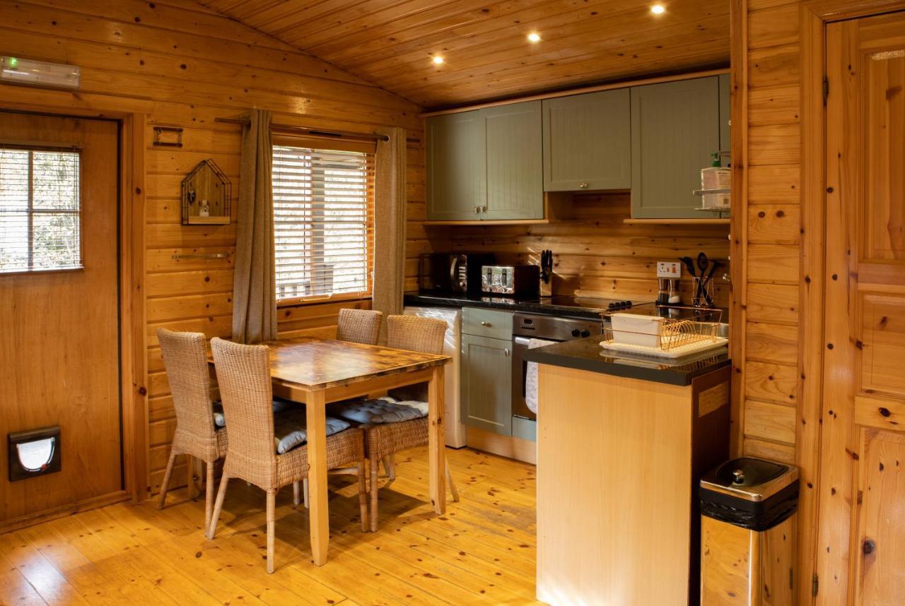 The Steadings Log Cabins Bed and Breakfast Kettlebridge Exterior foto